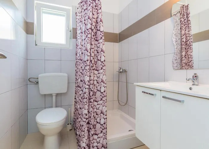 One-Bedroom Apartment In Vir * Vir