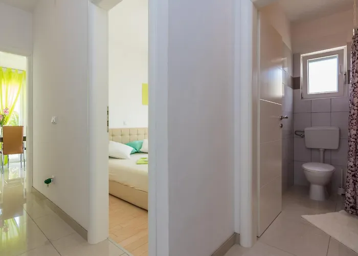 One-Bedroom Apartment In Vir * Vir