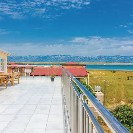 Apartment 1 Bedroom Beautiful In *