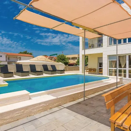 1 Bedroom Beautiful In Vir