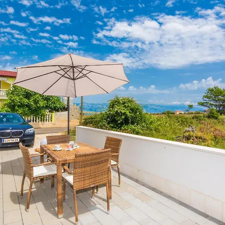 1 Bedroom Beautiful In Apartment