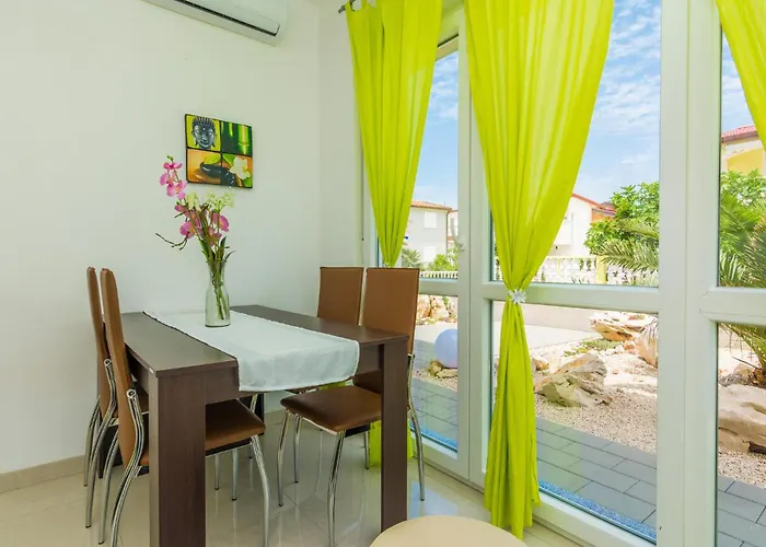 One-Bedroom Apartment In Vir 维尔